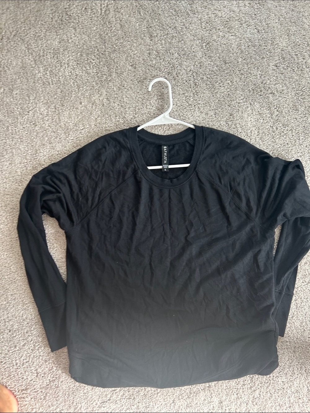Black Long-Sleeve thin Crewneck Shirt - athleta